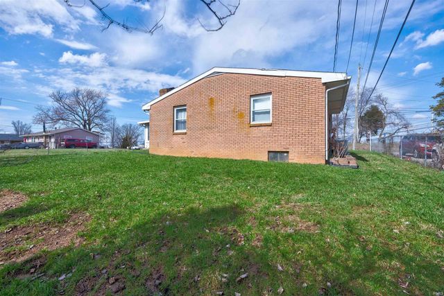 1323 Maxville Road, Boonville, IN 47601