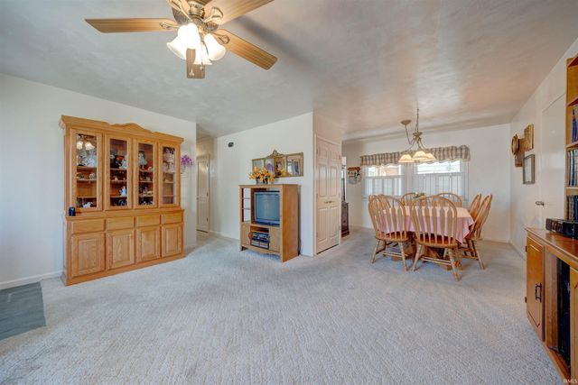 1323 Maxville Road, Boonville, IN 47601