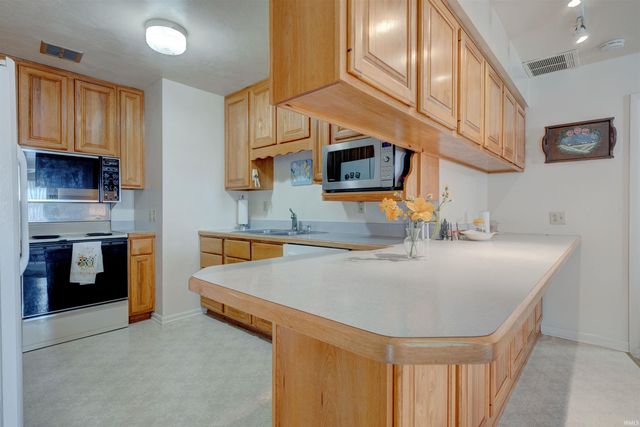 1323 Maxville Road, Boonville, IN 47601