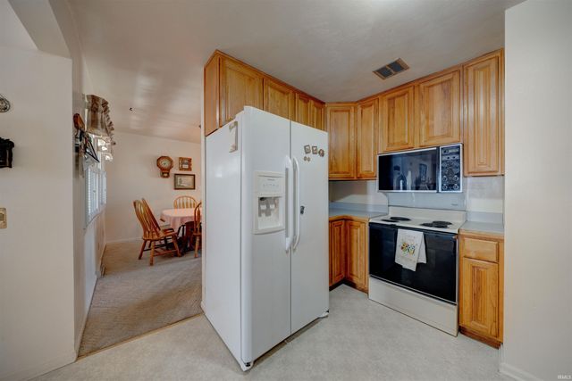 1323 Maxville Road, Boonville, IN 47601