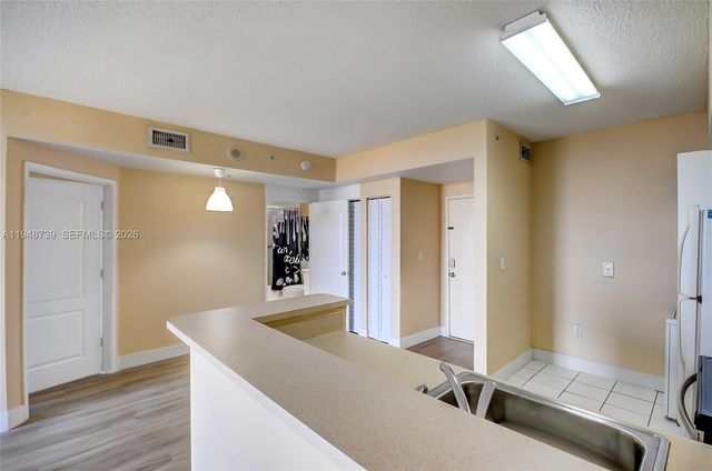 5077 NW 7th St TS7, Miami, FL 33126