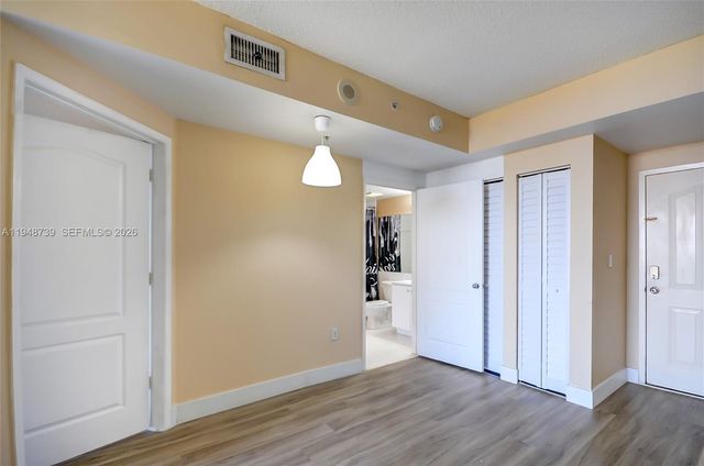 5077 NW 7th St TS7, Miami, FL 33126