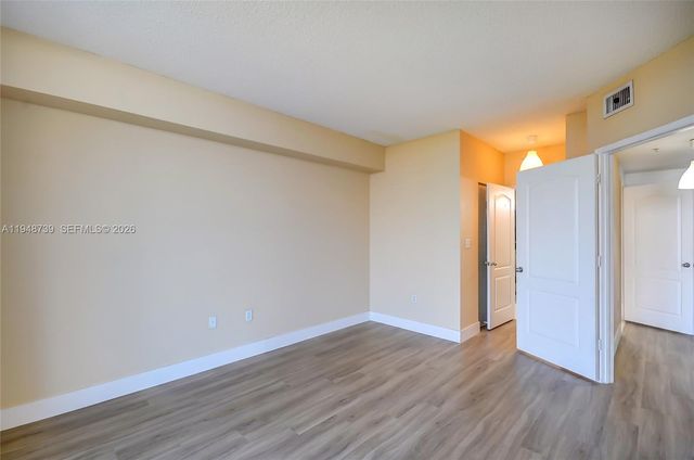 5077 NW 7th St TS7, Miami, FL 33126