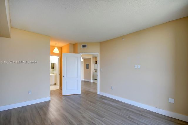 5077 NW 7th St TS7, Miami, FL 33126