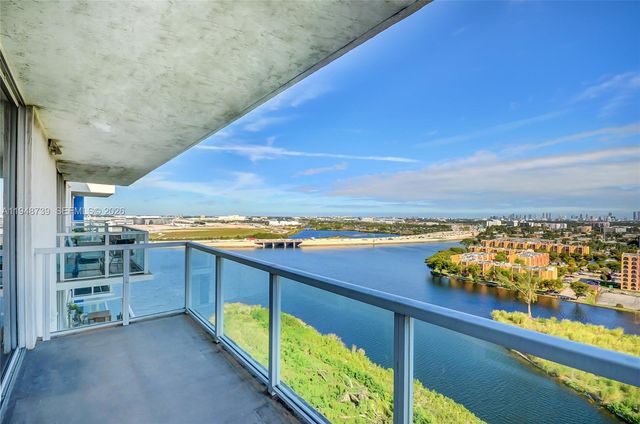 5077 NW 7th St TS7, Miami, FL 33126