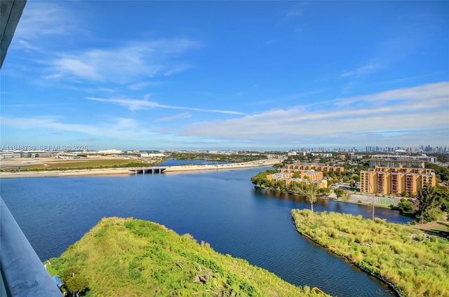 5077 NW 7th St TS7, Miami, FL 33126