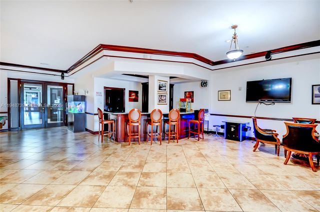 5077 NW 7th St TS7, Miami, FL 33126