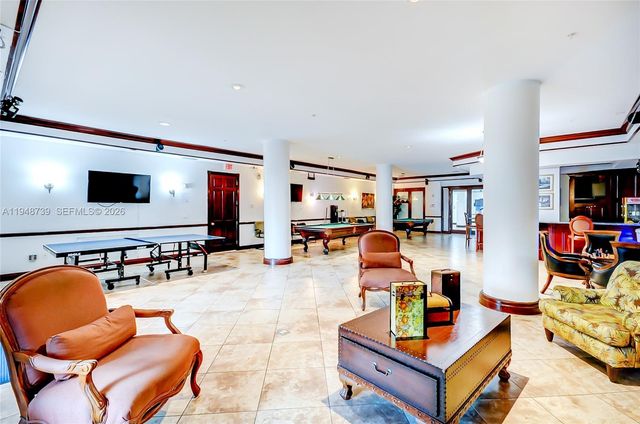 5077 NW 7th St TS7, Miami, FL 33126