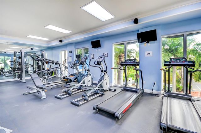 5077 NW 7th St TS7, Miami, FL 33126