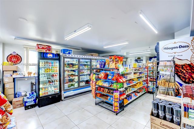 5077 NW 7th St TS7, Miami, FL 33126