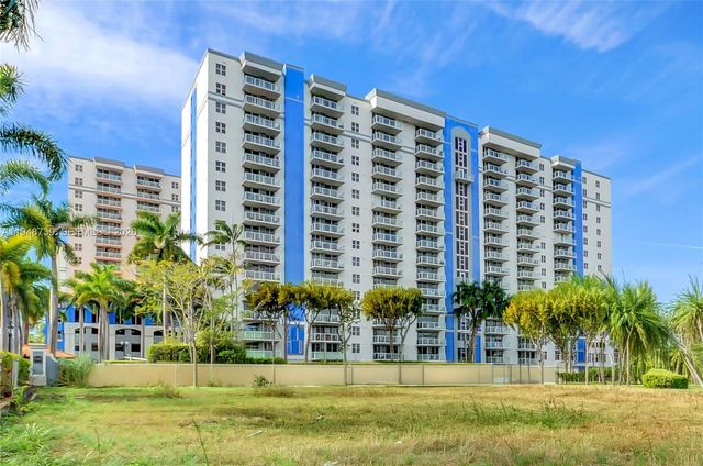 5077 NW 7th St TS7, Miami, FL 33126