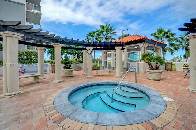 5077 NW 7th St TS7, Miami, FL 33126