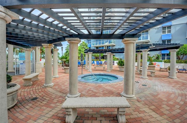 5077 NW 7th St TS7, Miami, FL 33126