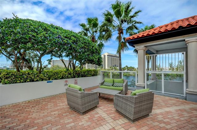 5077 NW 7th St TS7, Miami, FL 33126