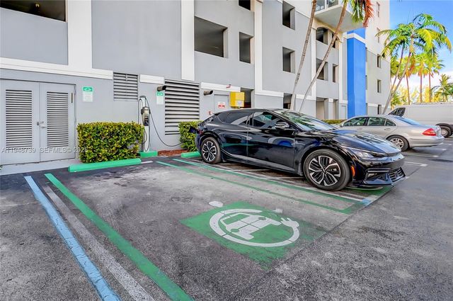 5077 NW 7th St TS7, Miami, FL 33126