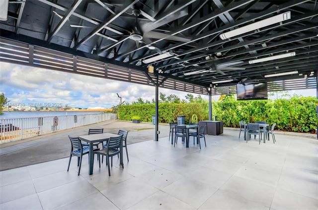 5077 NW 7th St TS7, Miami, FL 33126