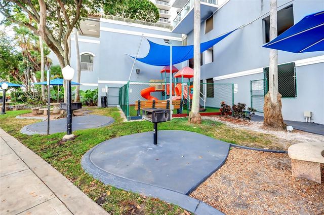 5077 NW 7th St TS7, Miami, FL 33126