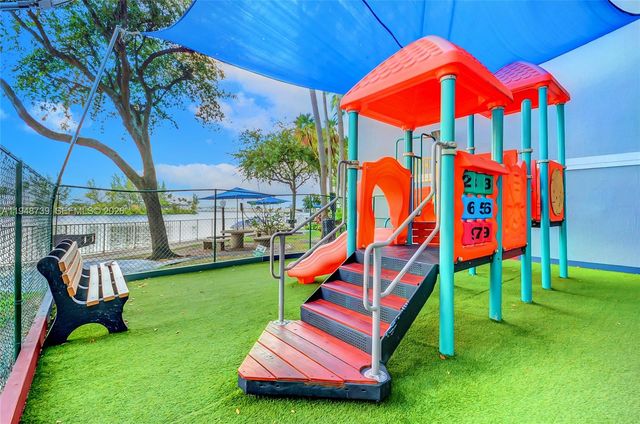 5077 NW 7th St TS7, Miami, FL 33126