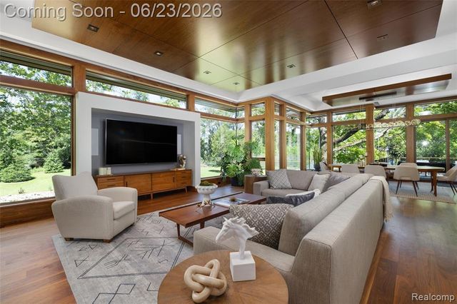 2700 Squirrel Road, Bloomfield Hills, MI 48304