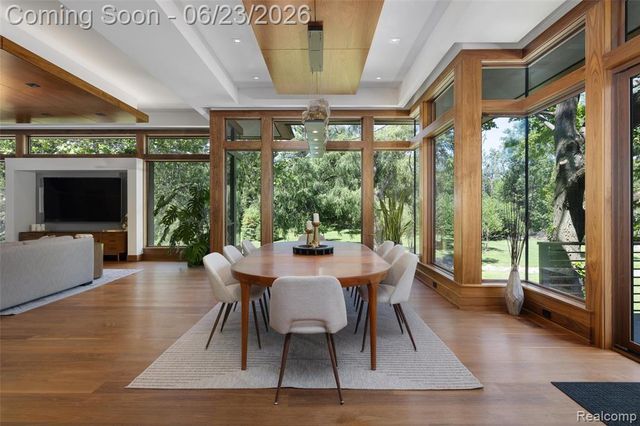 2700 Squirrel Road, Bloomfield Hills, MI 48304