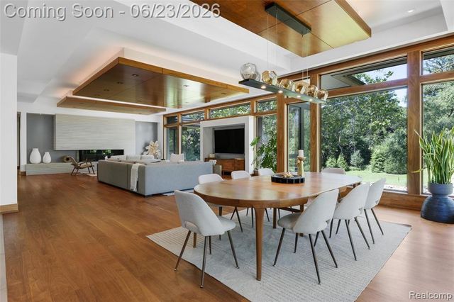 2700 Squirrel Road, Bloomfield Hills, MI 48304