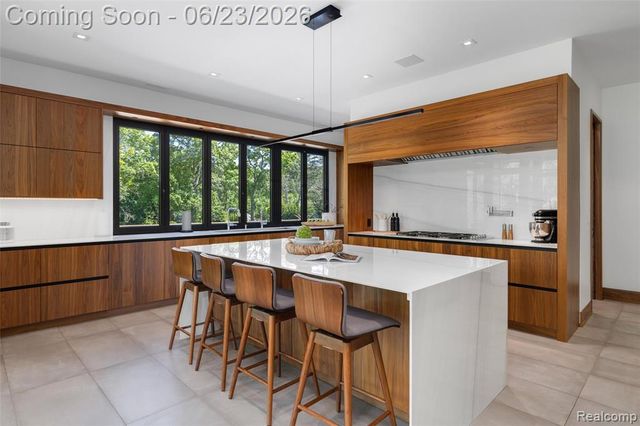 2700 Squirrel Road, Bloomfield Hills, MI 48304