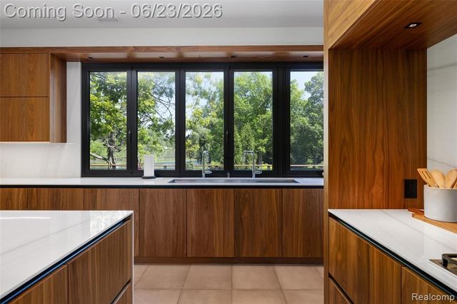 2700 Squirrel Road, Bloomfield Hills, MI 48304