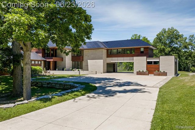 2700 Squirrel Road, Bloomfield Hills, MI 48304