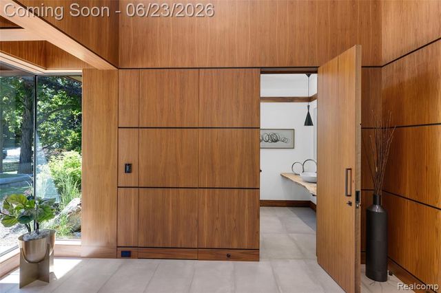2700 Squirrel Road, Bloomfield Hills, MI 48304