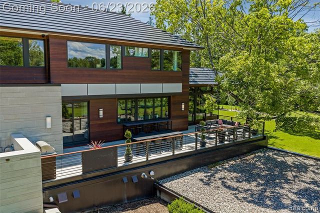 2700 Squirrel Road, Bloomfield Hills, MI 48304