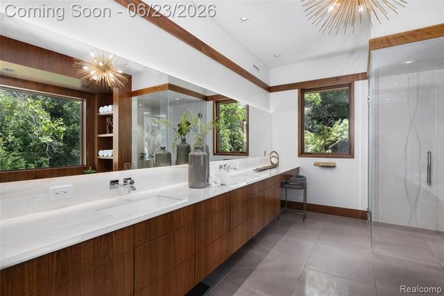 2700 Squirrel Road, Bloomfield Hills, MI 48304