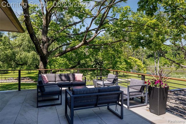 2700 Squirrel Road, Bloomfield Hills, MI 48304