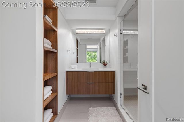 2700 Squirrel Road, Bloomfield Hills, MI 48304