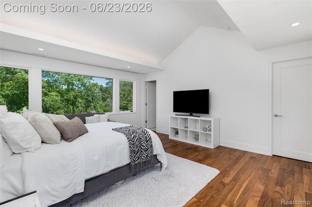 2700 Squirrel Road, Bloomfield Hills, MI 48304