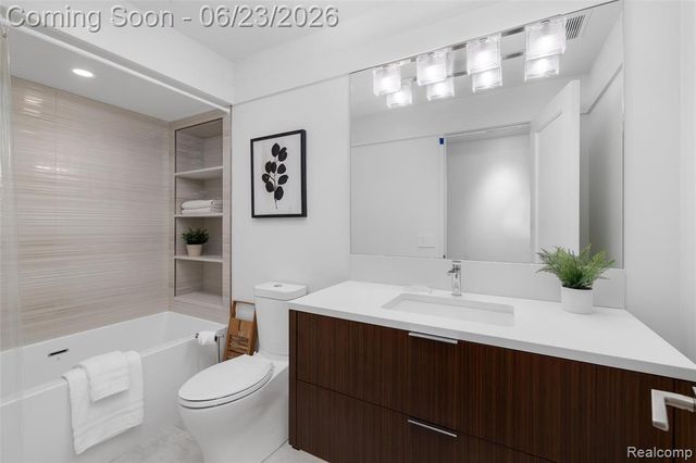 2700 Squirrel Road, Bloomfield Hills, MI 48304