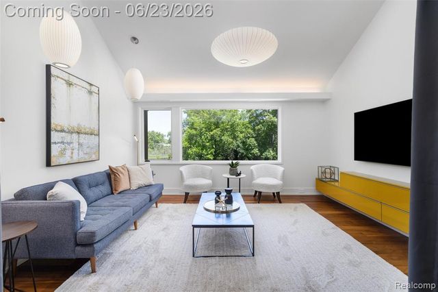 2700 Squirrel Road, Bloomfield Hills, MI 48304