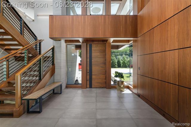 2700 Squirrel Road, Bloomfield Hills, MI 48304