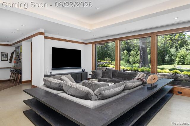 2700 Squirrel Road, Bloomfield Hills, MI 48304
