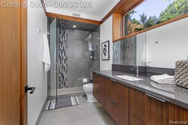 2700 Squirrel Road, Bloomfield Hills, MI 48304