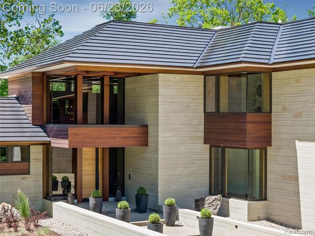 2700 Squirrel Road, Bloomfield Hills, MI 48304