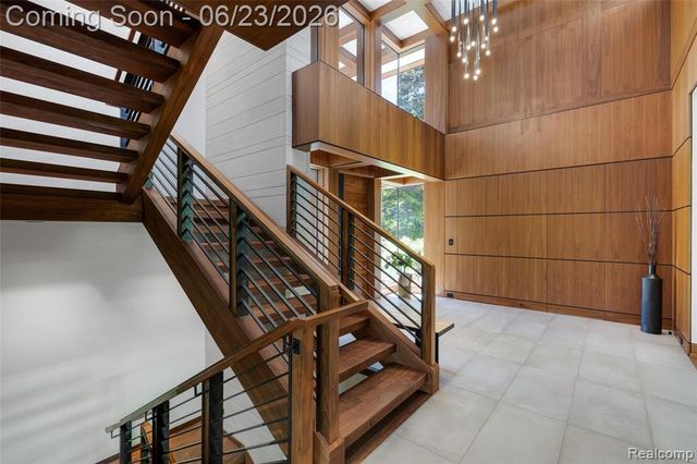 2700 Squirrel Road, Bloomfield Hills, MI 48304