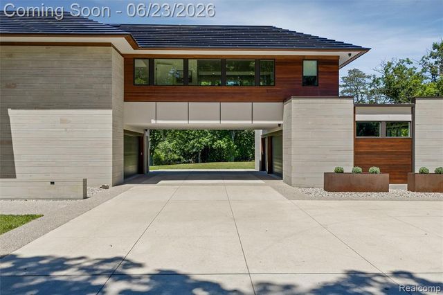 2700 Squirrel Road, Bloomfield Hills, MI 48304
