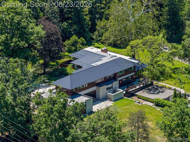 2700 Squirrel Road, Bloomfield Hills, MI 48304