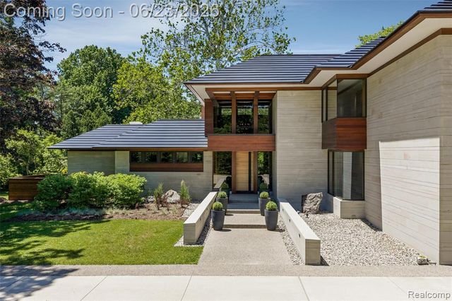 2700 Squirrel Road, Bloomfield Hills, MI 48304