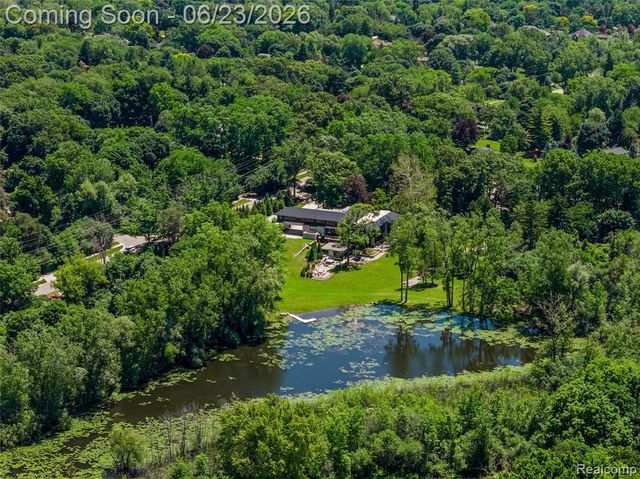 2700 Squirrel Road, Bloomfield Hills, MI 48304