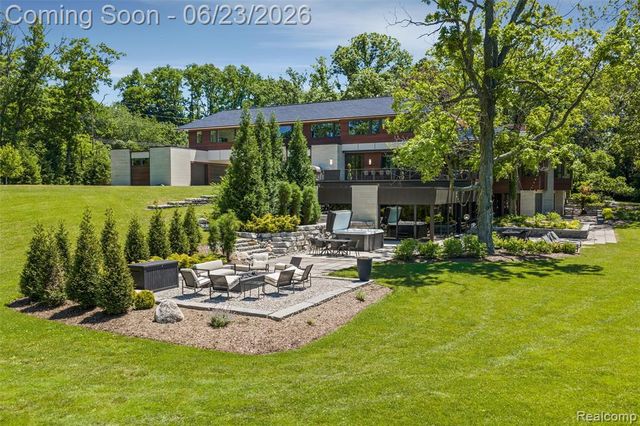 2700 Squirrel Road, Bloomfield Hills, MI 48304