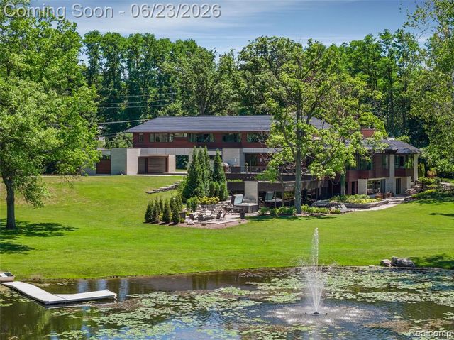 2700 Squirrel Road, Bloomfield Hills, MI 48304