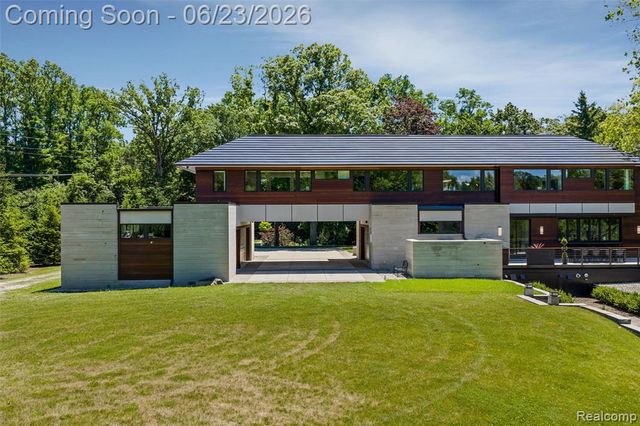 2700 Squirrel Road, Bloomfield Hills, MI 48304
