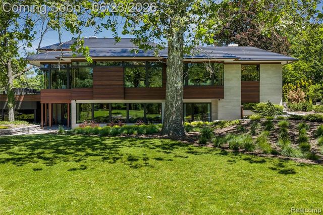 2700 Squirrel Road, Bloomfield Hills, MI 48304