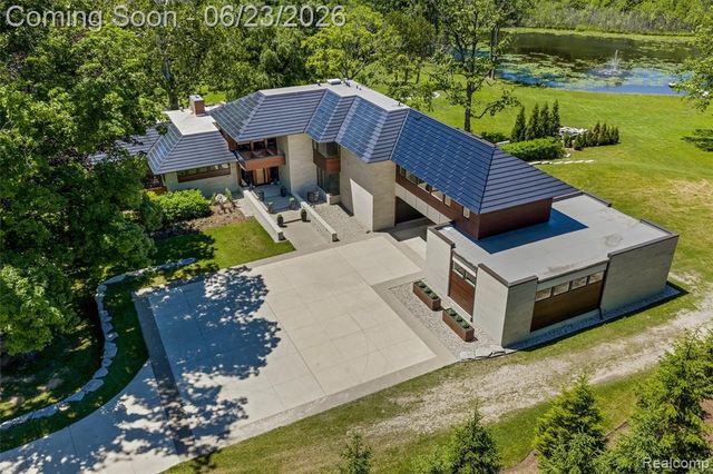 2700 Squirrel Road, Bloomfield Hills, MI 48304